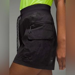 Lululemon Multi-Pocket Cargo High-Rise Hiking Short 5"